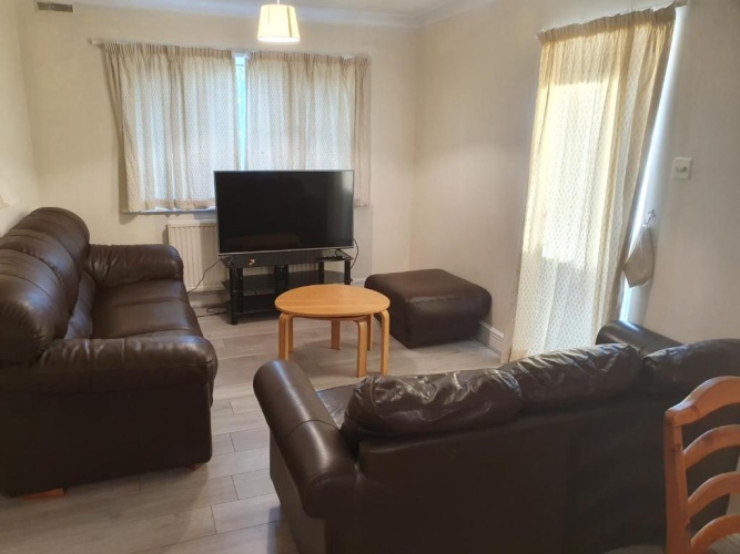3 Bedrooms Cottage