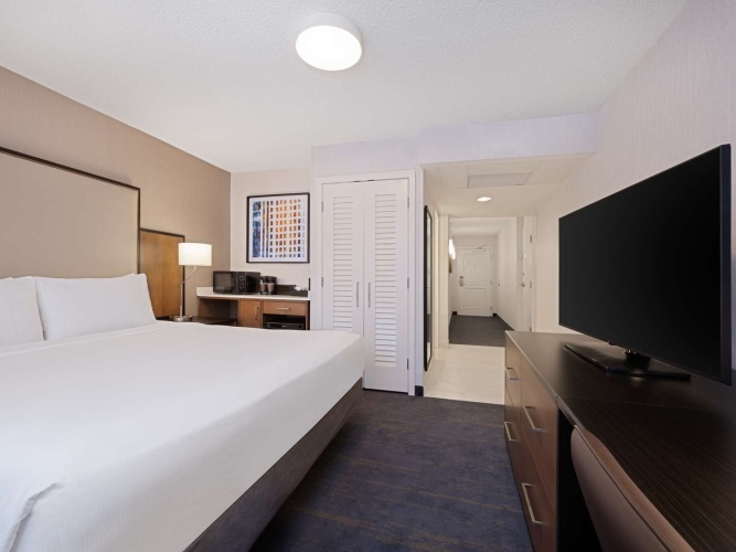 Embassy Suites by Hilton Chicago Downtown River North photo 8
