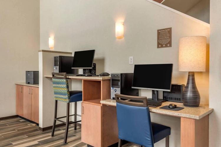 Comfort Inn & Suites Pittsburgh-Northshore