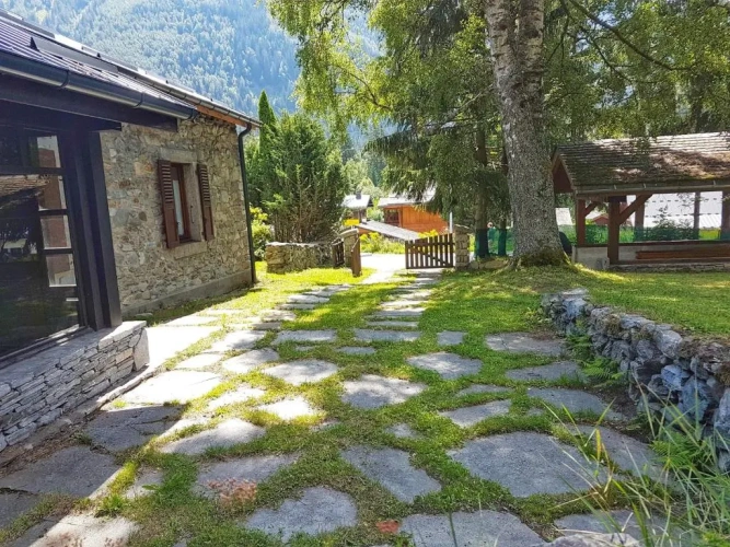 5 Bedrooms Cottage