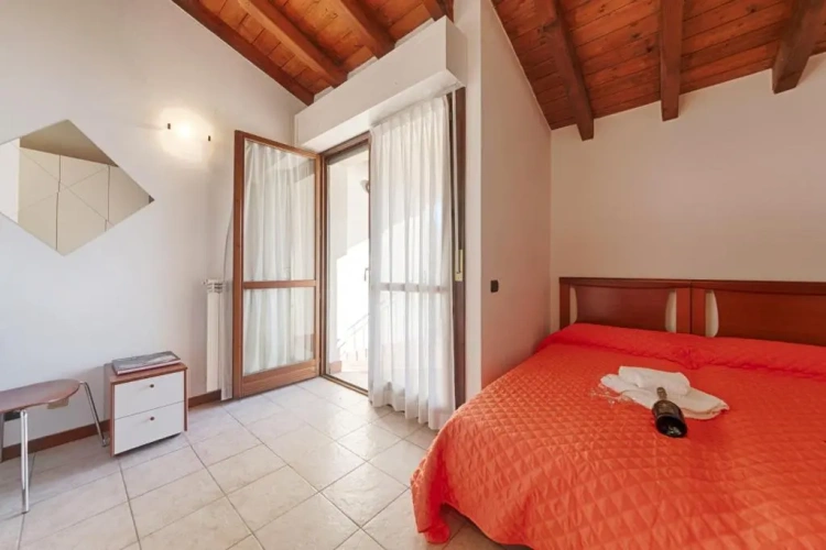 3 Bedrooms Apartment