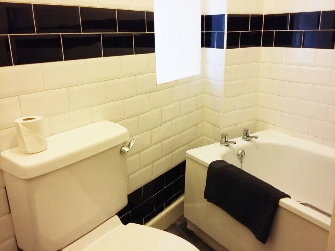 Large 3 Bed West End Apartment