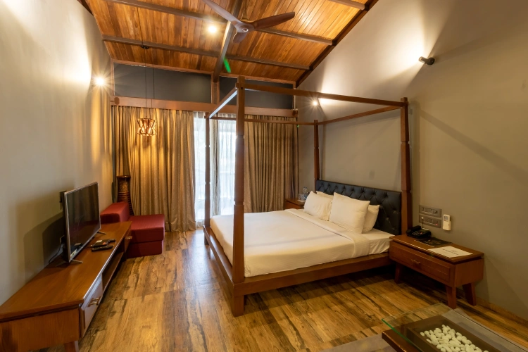 Standard room with pool view