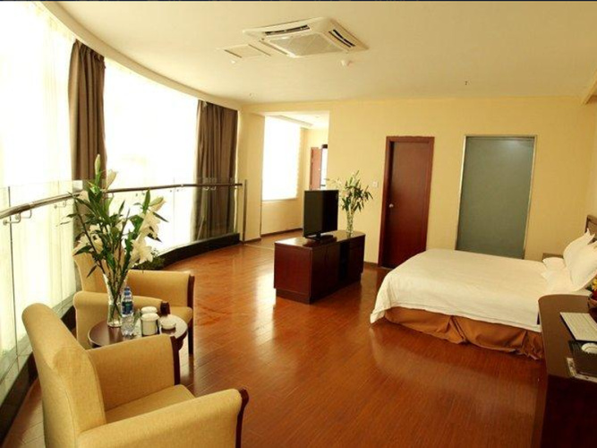Suite with view