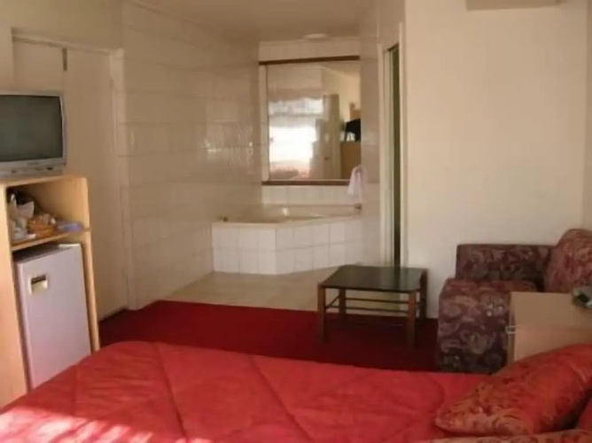 The Peninsula Motor Inn