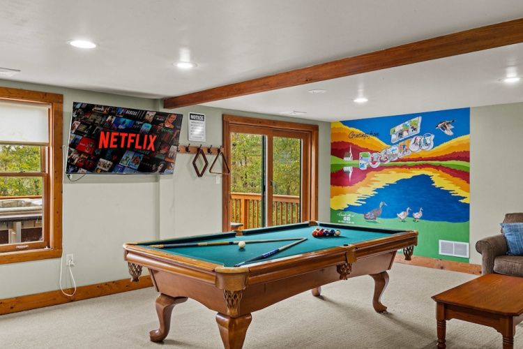 Fam-friendly Cabin Mins 2 Beach Ski w Hot Tub