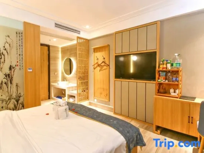 Standard Double room with city view