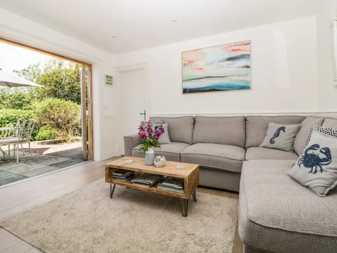 2 Garden Apartment
