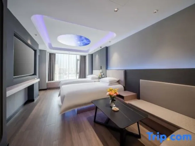 Standard Twin room with water view