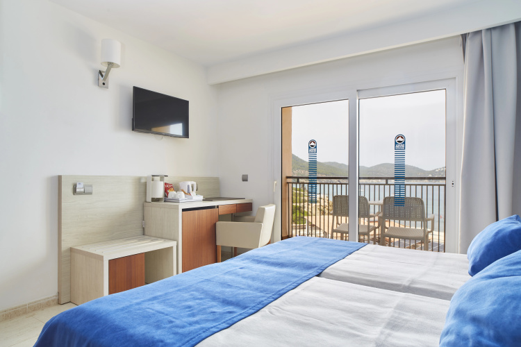 Invisa Hotel Cala Blanca photo 8