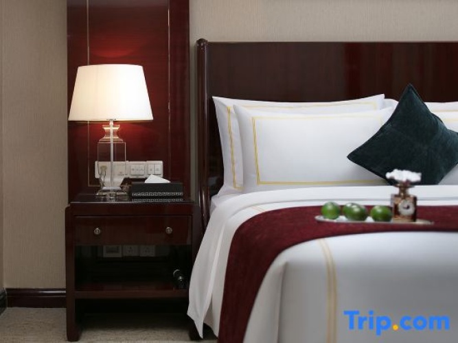 Deluxe Double Suite with lake view