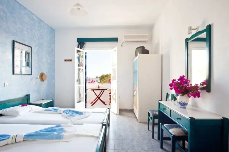 2 Bedrooms Apartment with partial sea view