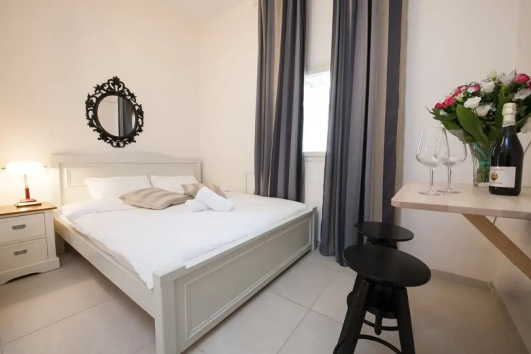 Jonathan hotel in Ben Yehuda