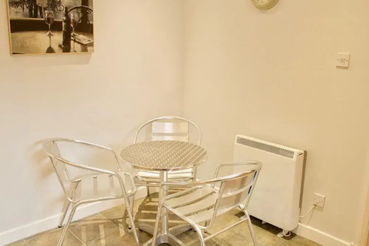 3 Bedroom Duplex Apartment In Edinburgh