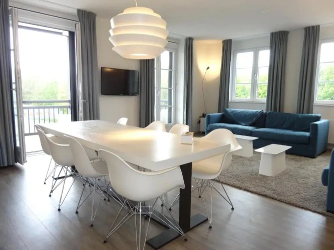 3 Bedrooms Apartment