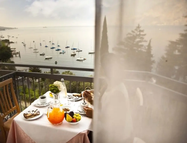 Standard Double room with balcony and with lake view