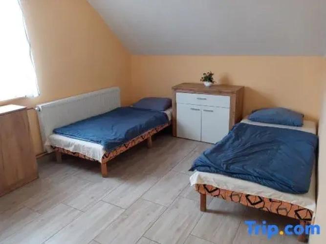 4 Bedrooms Apartment