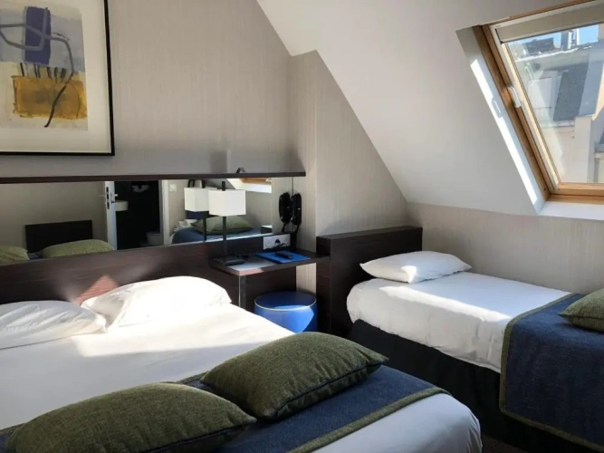 Standard Triple room