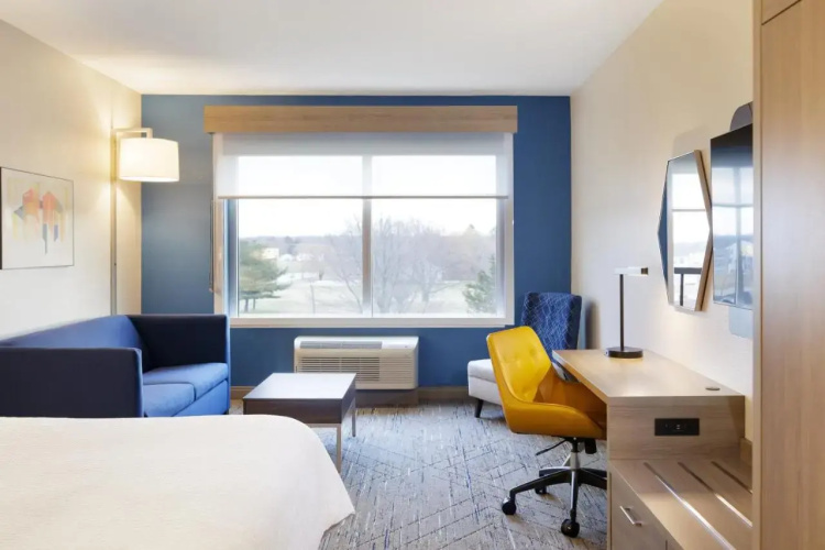 Holiday Inn Express Brady