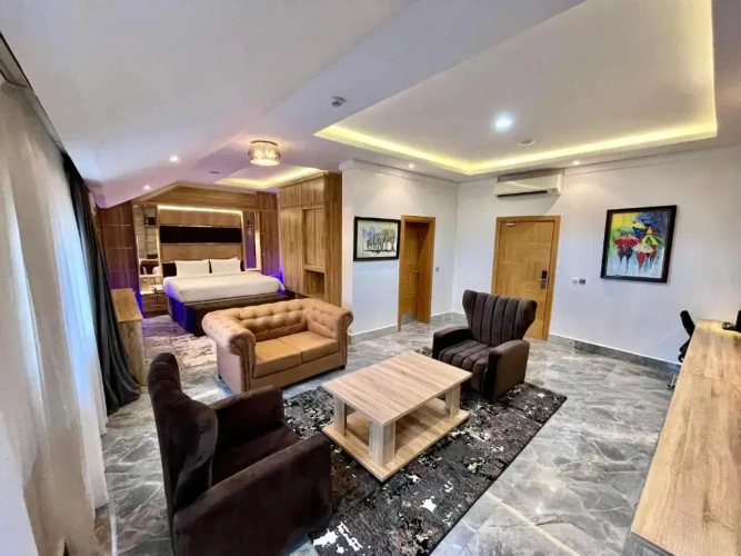 1 Bedroom Suite