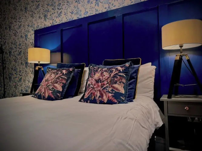 Sleeps10-parking-garden-hottub-petfriendly
