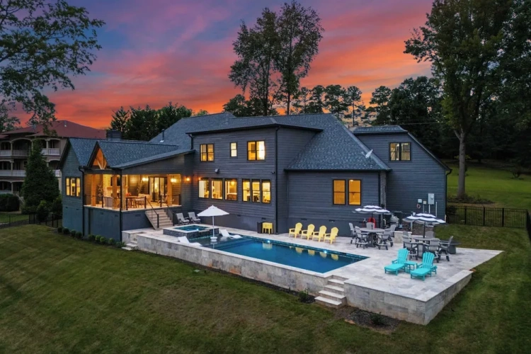 5 Bedrooms Cottage