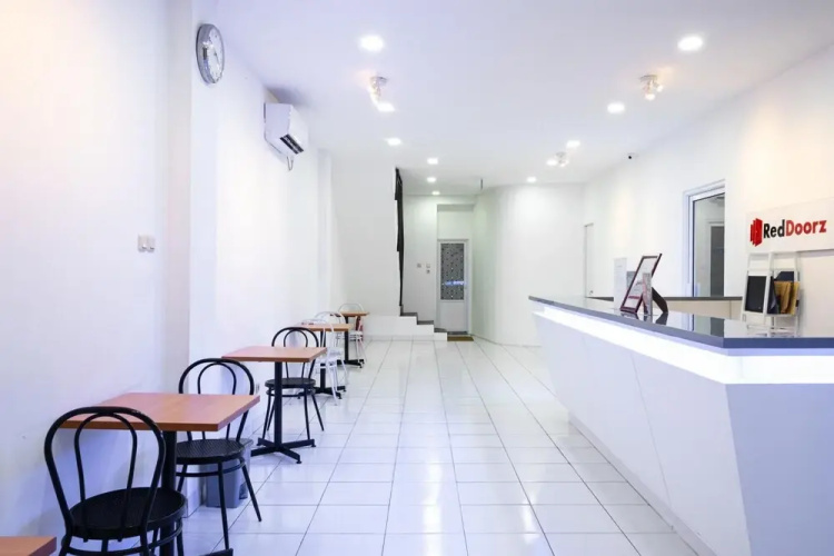 My Capsule Hotel by RedDoorz