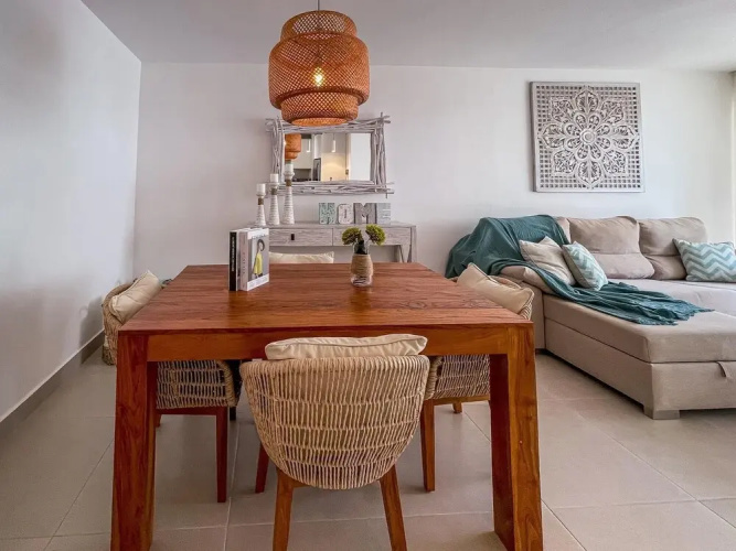 Luxury 2 bed Condo Just Steps From the Beach