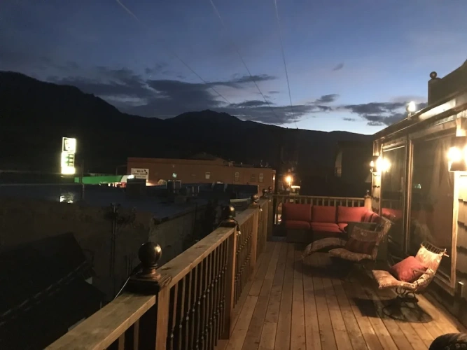 Penthouse Suite with mountain view