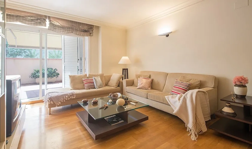 4 Bedrooms Apartment