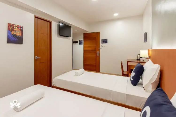 IHotel Uptown BGC