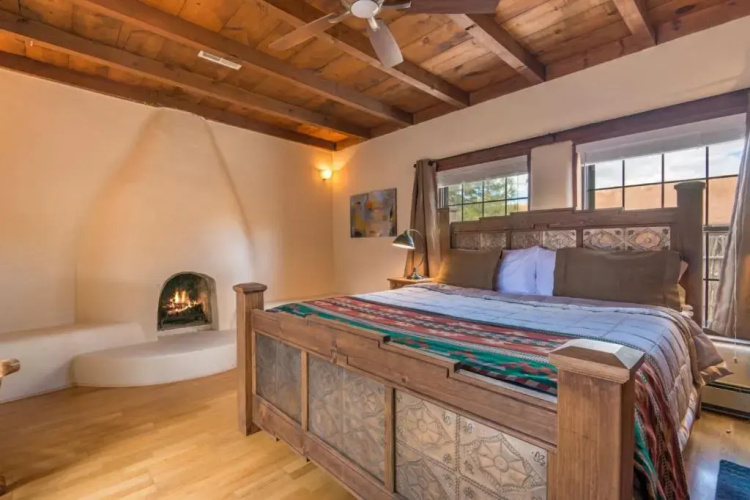 3 Bd, 5 Min. Walk To Canyon Rd, Apodaca