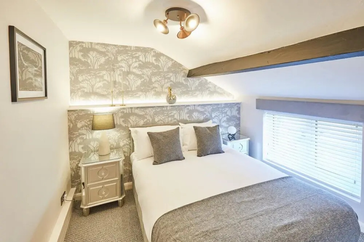 Host Stay 19 West End