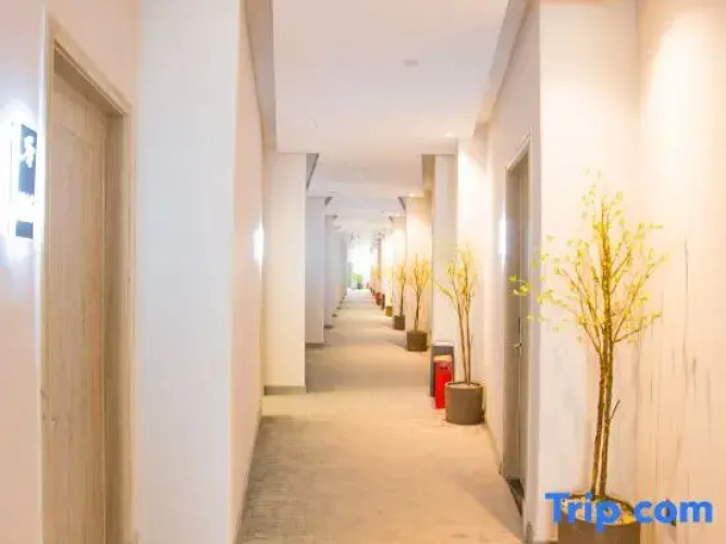 Yinian Hostel