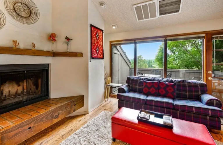 Country Club Condo