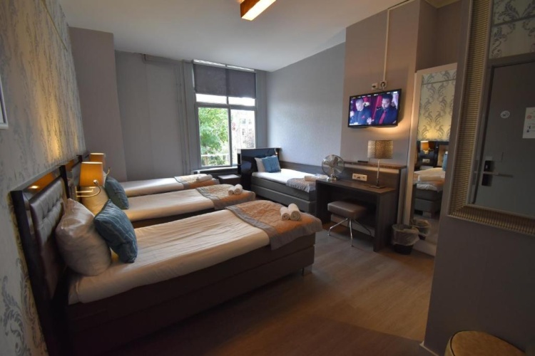 Quadruple room