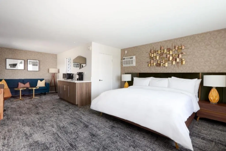 Suite with balcony