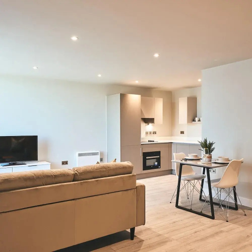 Seven Living Bracknell - Free Parking on Site