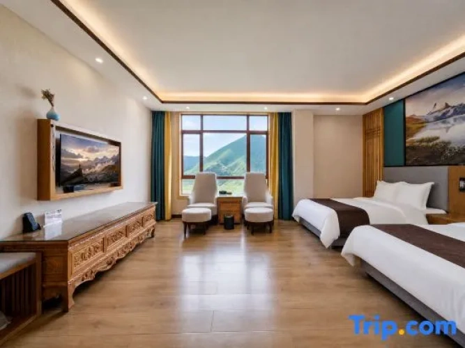 Standard room with mountain view