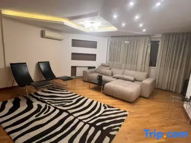 Rujia Apartment