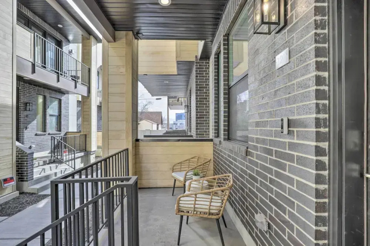 Chic & Sunny Provo Townhome w/ Rooftop Deck!
