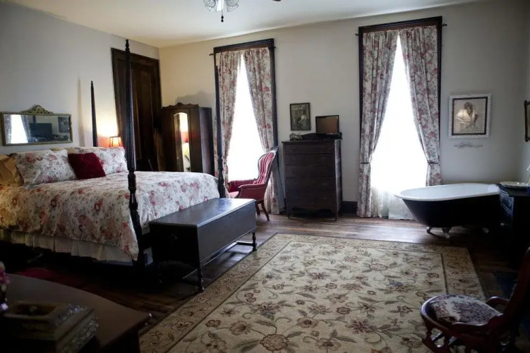 1818 Main Street Bed and Breakfast