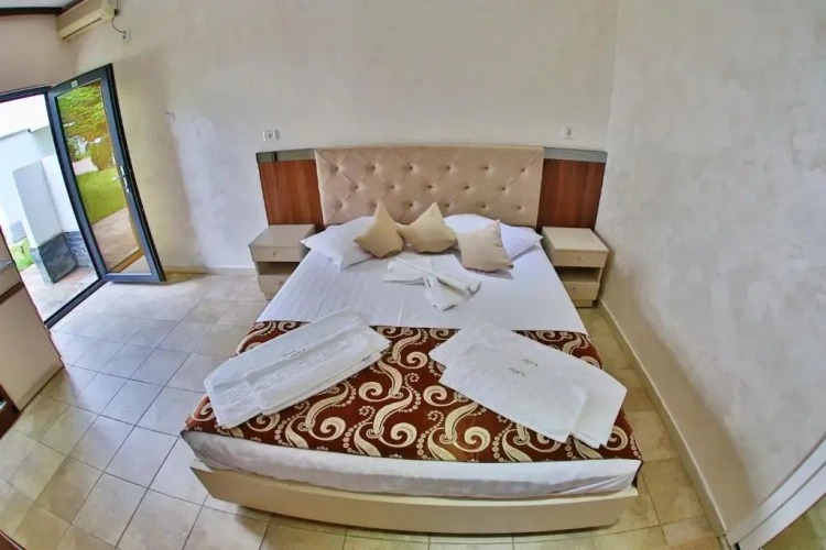 Superior Double Basement room with garden view