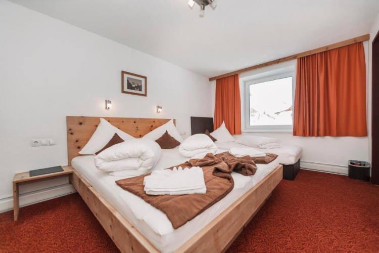 Standard Triple room
