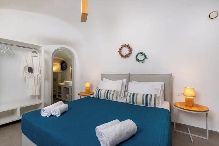 Standard Quadruple room with courtyard view