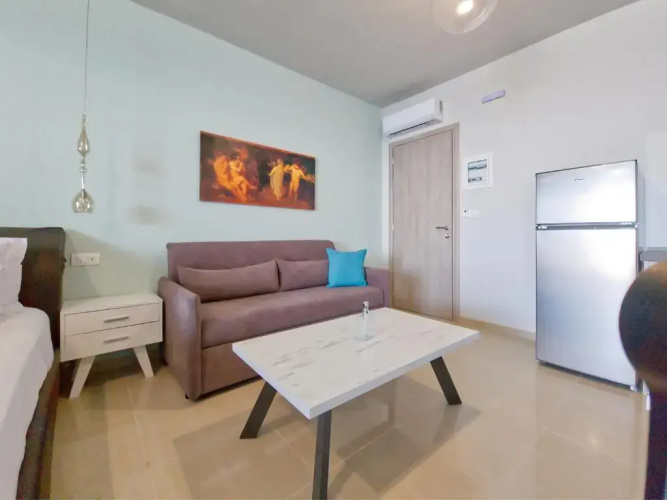 Epipleon Luxury Suites -105- Δωμάτιο 35τμ με βεράντα 35τμ μπροστά στη θάλασσα