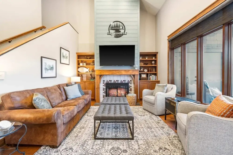Penthouse 7 on Taneycomo - Chic Waterfront Condo!