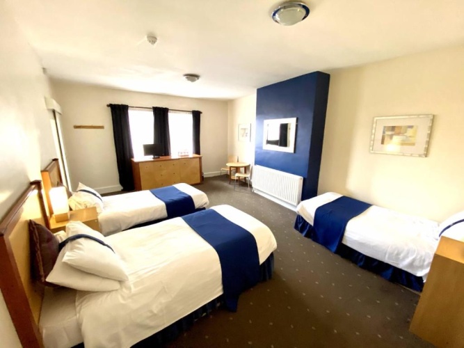 Standard Triple room