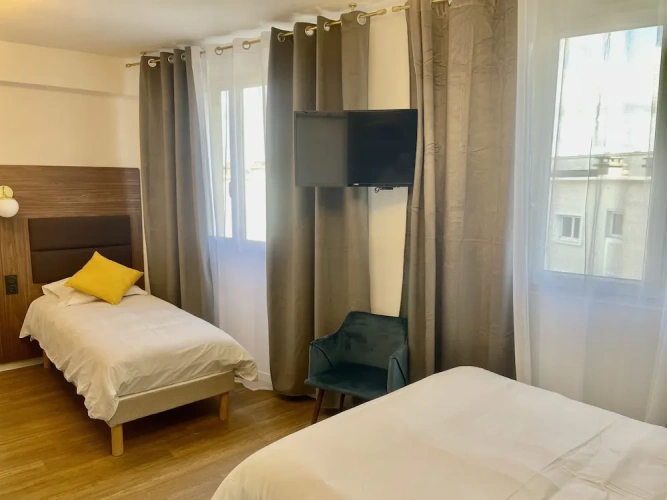 Comfort Quadruple room with city view