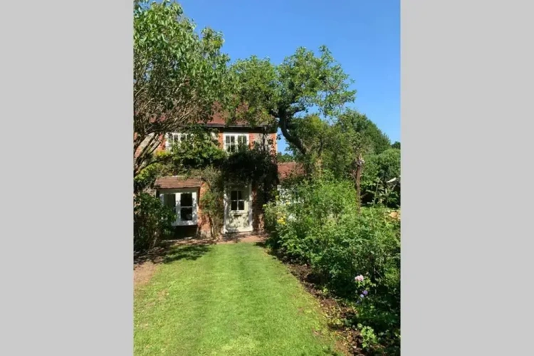 3 Bedrooms Cottage